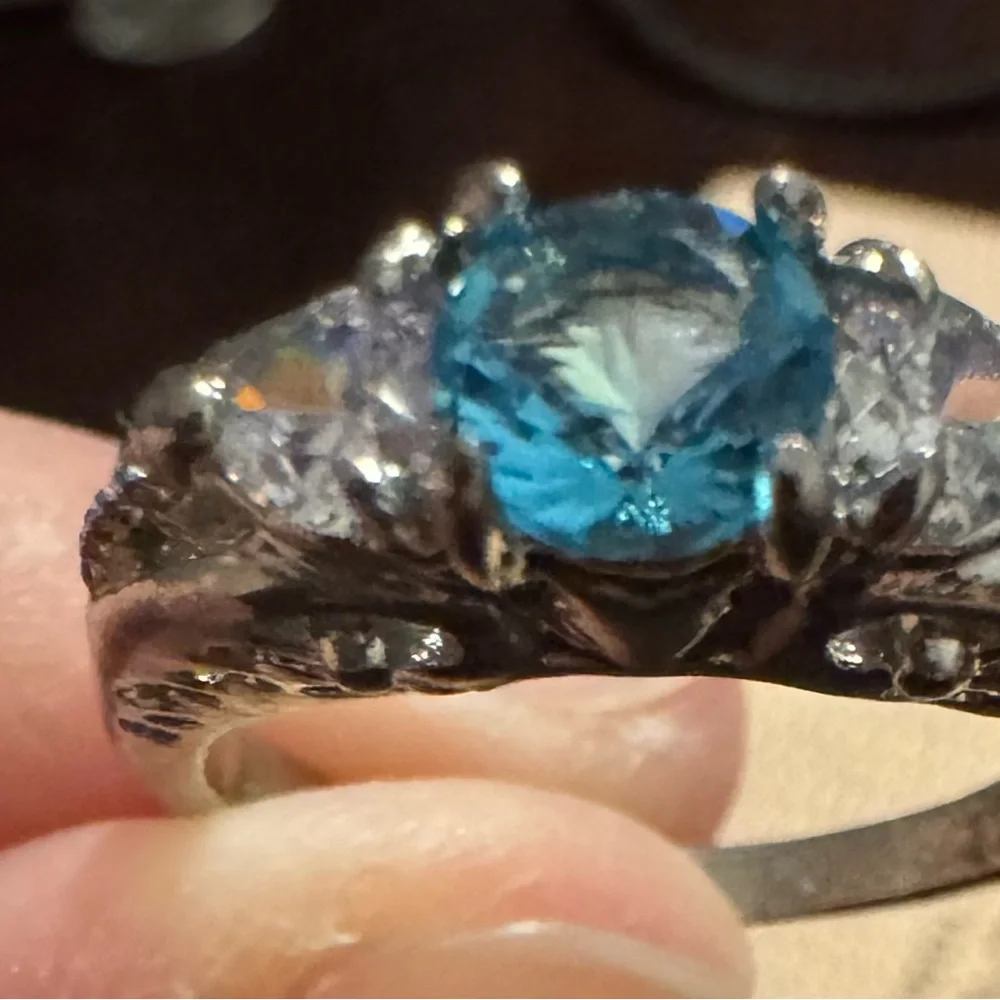 Silver and Blue Gemstone Ring - Picture 4 of 4